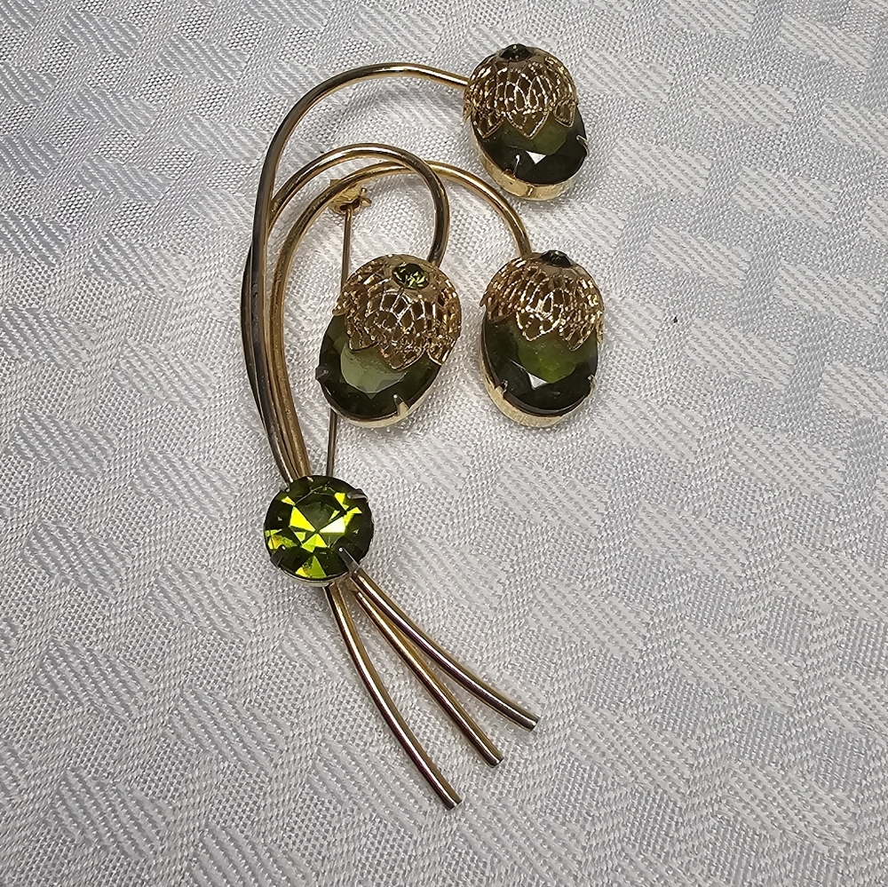 Vintage Sarah Coventry Green Brooch Signed Gold Tone Olive Mid Century